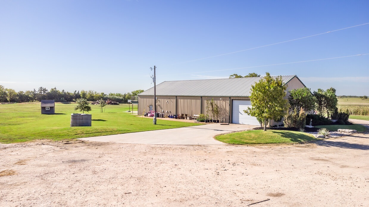 75 Memory Ln, Burton, TX for sale Primary Photo- Image 1 of 11