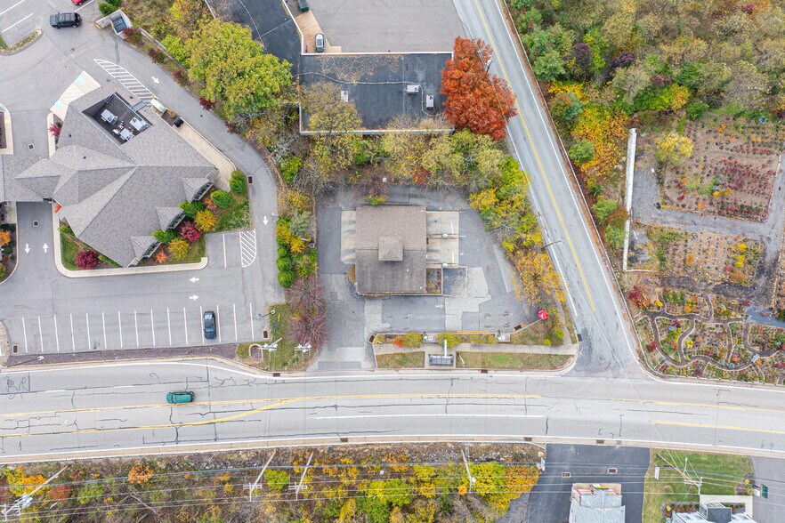 5441 Steubenville Pike, Mc Kees Rocks, PA à louer - Photo du bâtiment - Image 2 de 8
