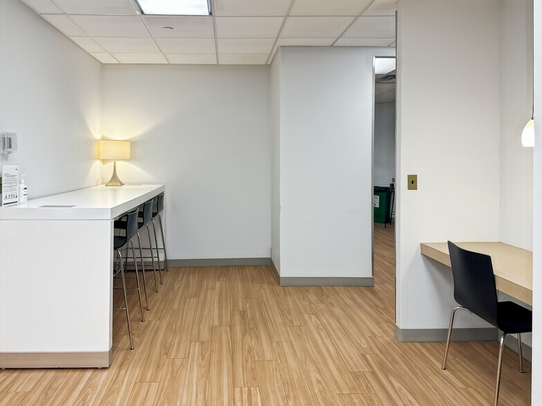 50 Main St, White Plains, NY à louer - Photo du bâtiment - Image 3 de 3
