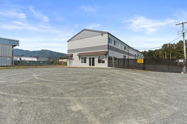 Plus de détails pour 44755 Yale Rd, Chilliwack, BC - Industriel à vendre