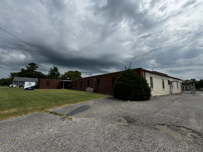 1200 Old Mayfield Rd, Paducah, KY for lease - Building Photo - Image 1 of 2