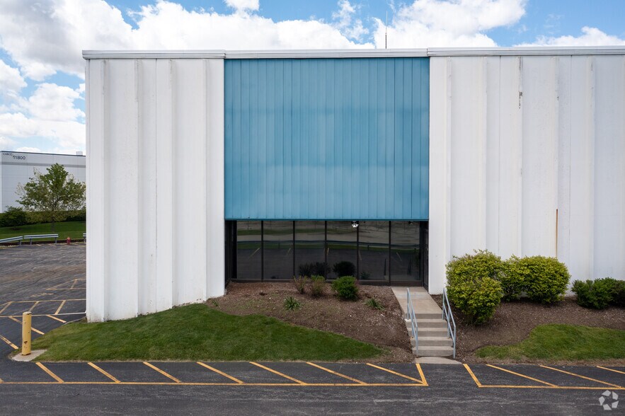 11746-11756 S Austin Ave, Alsip, IL for lease - Building Photo - Image 2 of 11