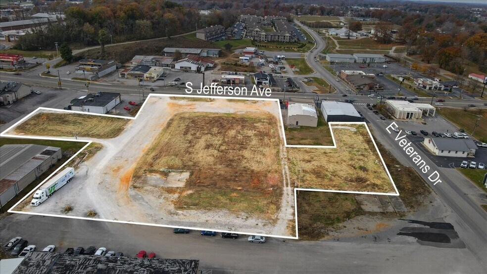 830 S Jefferson Ave, Cookeville, TN à vendre - Photo du bâtiment - Image 2 de 16