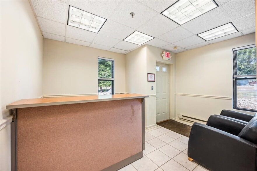 14 Ilene Ct, Hillsborough, NJ for sale - Building Photo - Image 3 of 23