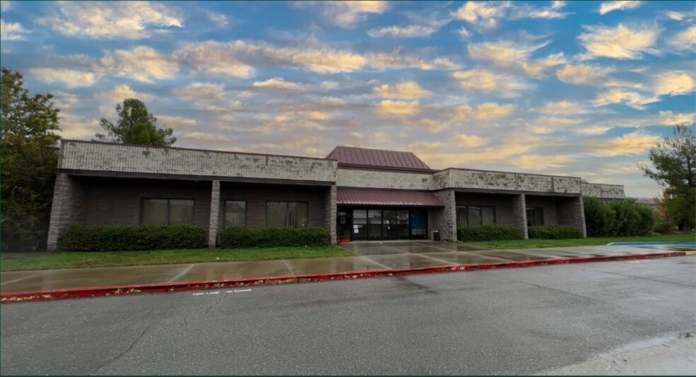 1101 Twin View Blvd, Redding, CA for sale - Building Photo - Image 1 of 30