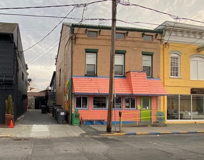 Li'l Deb's Oasis - The Mechanic's Apts portefeuille de 2 propriétés à vendre sur LoopNet.ca Photo du bâtiment- Image 1 de 73