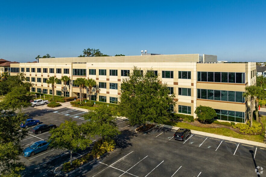 12906 Tampa Oaks Blvd, Temple Terrace, FL à louer - Photo du bâtiment - Image 3 de 5