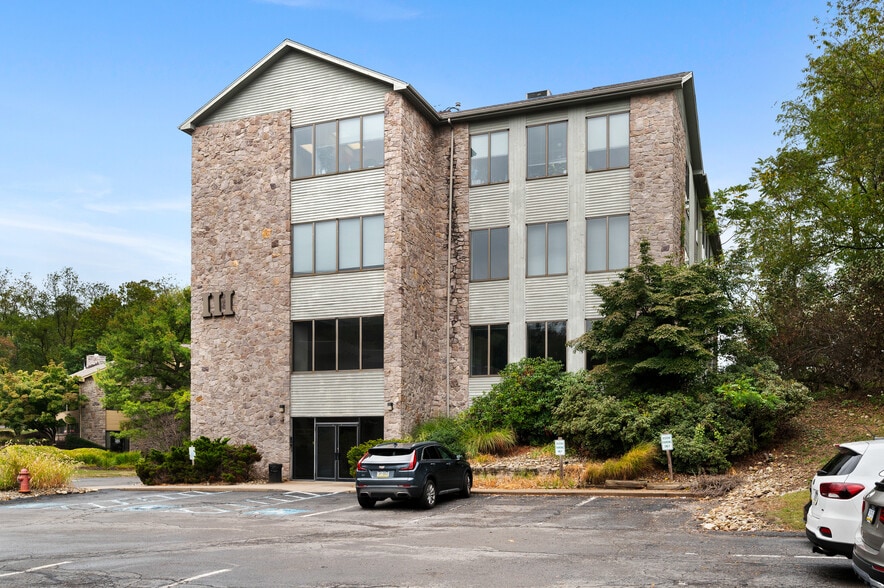 105 Bradford Rd, Wexford, PA for lease - Building Photo - Image 3 of 34