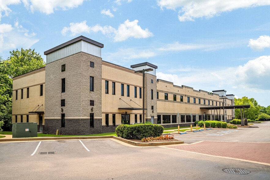 7105 S Springs Dr, Franklin, TN à louer - Photo du bâtiment - Image 1 de 9