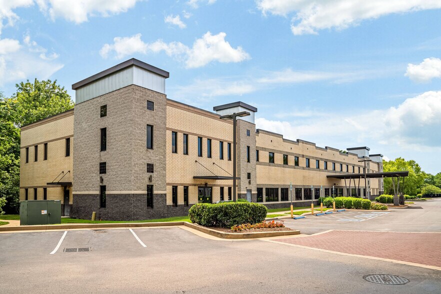 7105 S Springs Dr, Franklin, TN à louer - Photo du bâtiment - Image 1 de 9