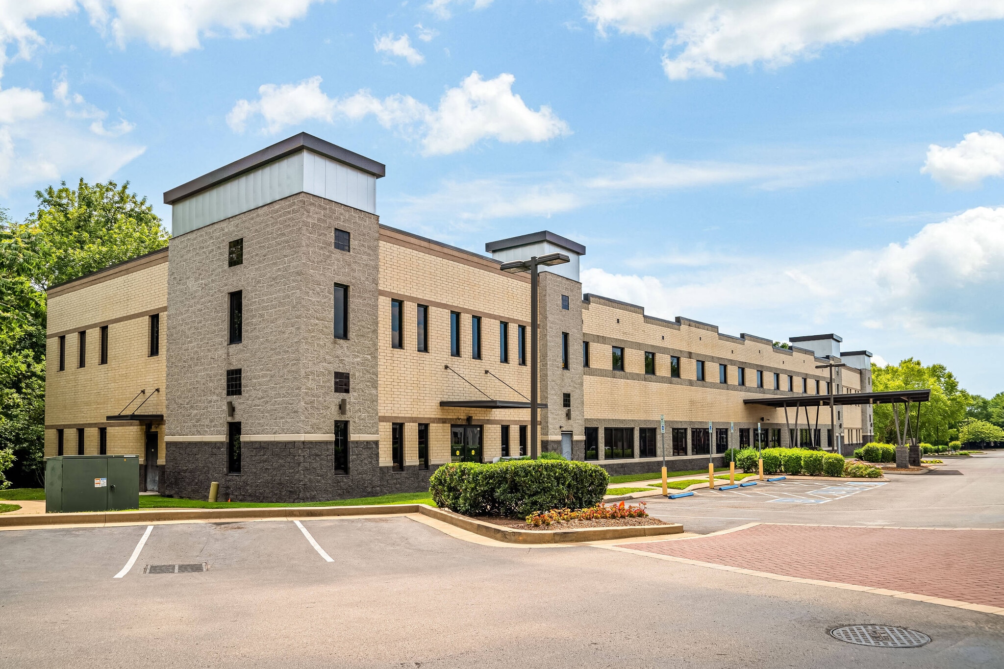 7105 S Springs Dr, Franklin, TN à louer Photo du bâtiment- Image 1 de 10