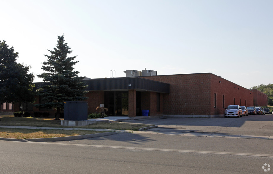 310 Brunel Rd, Mississauga, ON for lease - Primary Photo - Image 1 of 2