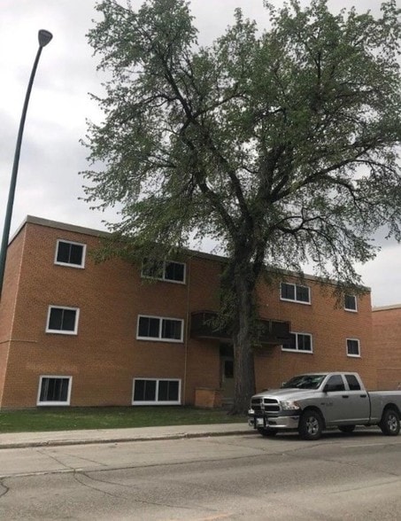 490-500 Talbot Ave, Winnipeg, MB for sale - Building Photo - Image 1 of 1