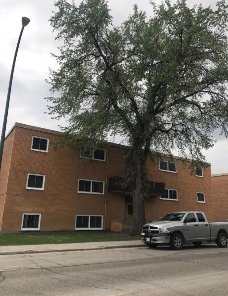 490-500 Talbot Ave, Winnipeg, MB à vendre Photo du bâtiment- Image 1 de 1