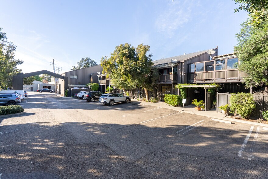 2074-2104 Parker St, San Luis Obispo, CA à louer - Photo du bâtiment - Image 2 de 5