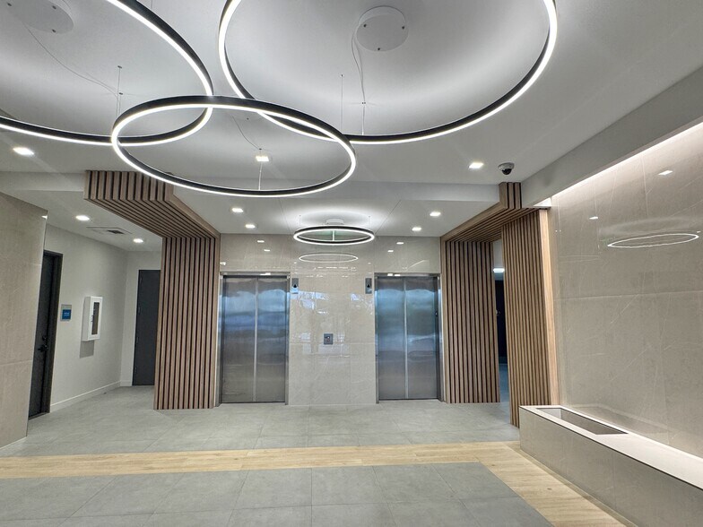 22632 Golden Springs Dr, Diamond Bar, CA à louer - Photo du bâtiment - Image 3 de 14