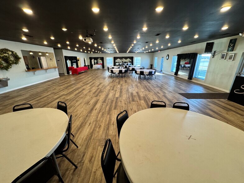 6208 Crestwood Sta, Crestwood, KY à louer - Photo du bâtiment - Image 3 de 13