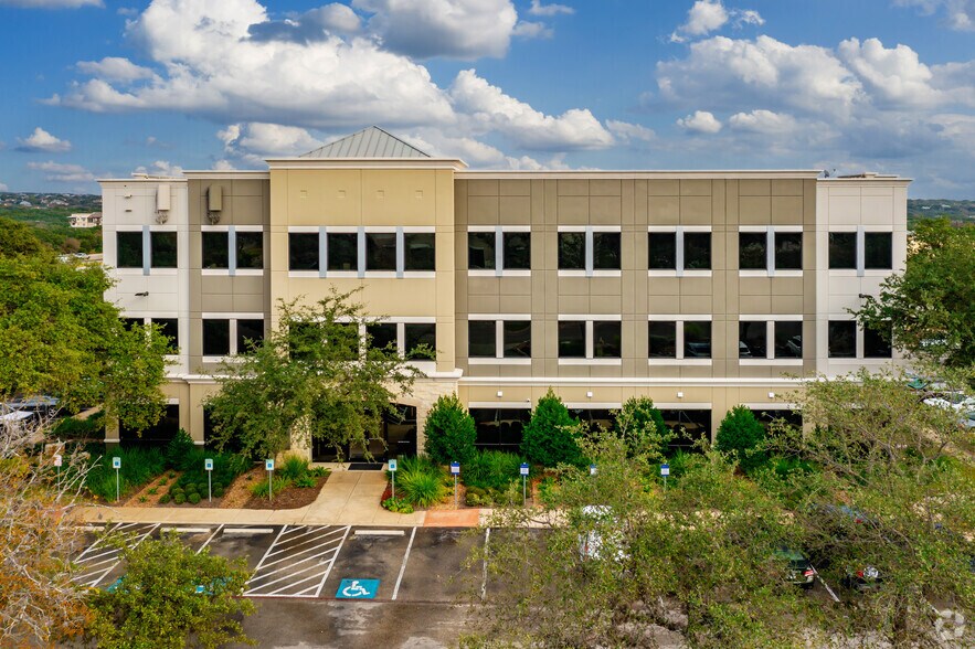 3522 Paesanos Pky, San Antonio, TX à louer - Photo du bâtiment - Image 2 de 10