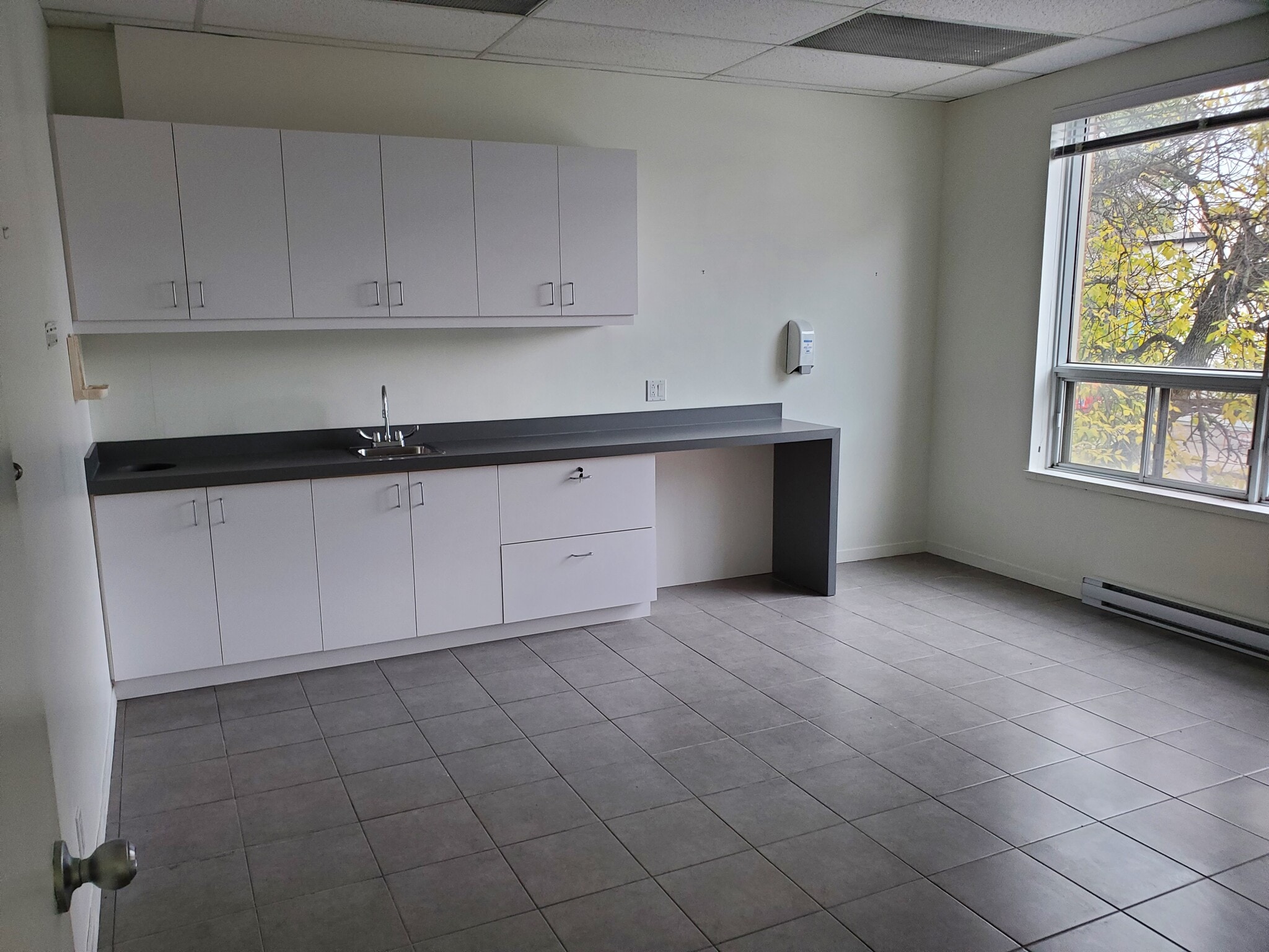 5050-5060 Ch de la Côte-des-Neiges, Montréal, QC à vendre Photo intérieure- Image 1 de 13