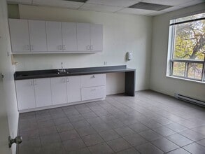 5050-5060 Ch de la Côte-des-Neiges, Montréal, QC à vendre Photo intérieure- Image 1 de 13