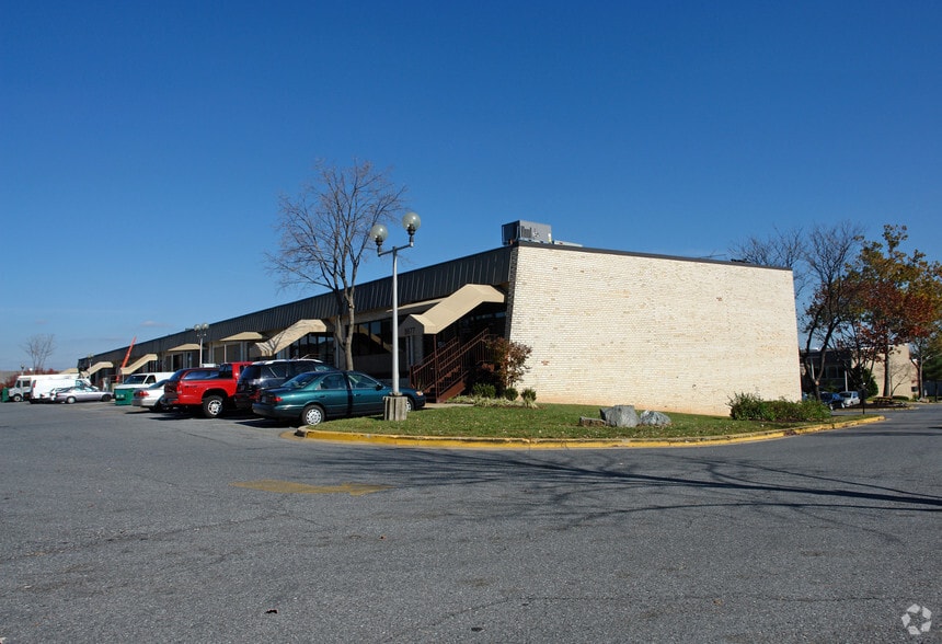8641-8705 Grovemont Cir, Gaithersburg, MD for lease - Building Photo - Image 2 of 3