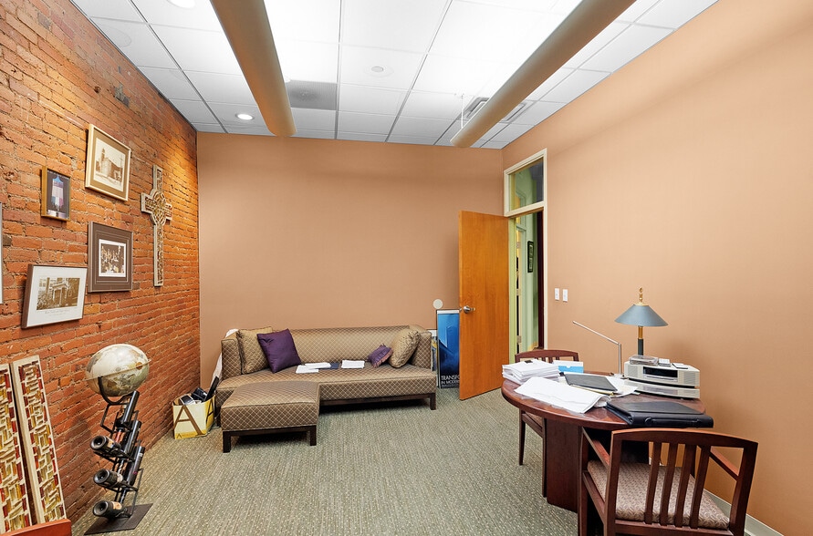 1148 Prospect Ave, Cleveland, OH for sale - Interior Photo - Image 3 of 42