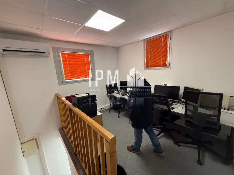 Office in Aubagne for lease - Building Photo - Image 3 of 8
