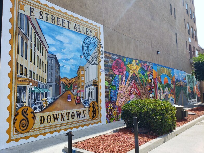 320 N E St, San Bernardino, CA à louer - Photo du bâtiment - Image 2 de 35