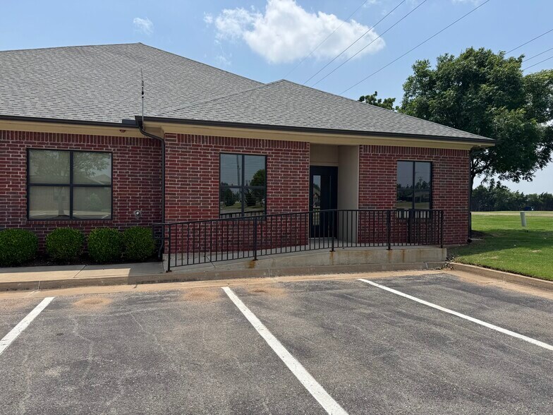 9212 N Kelley Ave, Oklahoma City, OK à louer - Photo du bâtiment - Image 2 de 12