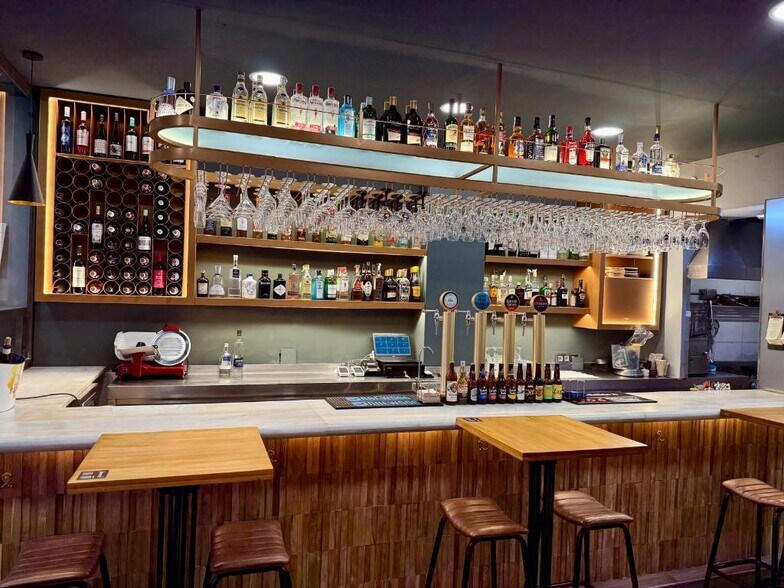 Commerce de détail dans Madrid, Madrid à louer - Photo du bâtiment - Image 1 de 1