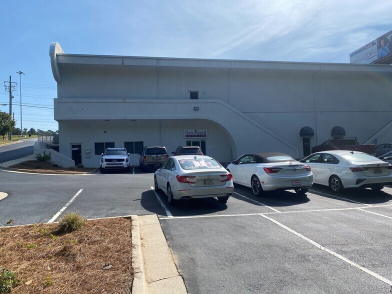 2940 Riverside Dr, Macon-Bibb, GA à louer - Photo du bâtiment - Image 3 de 7