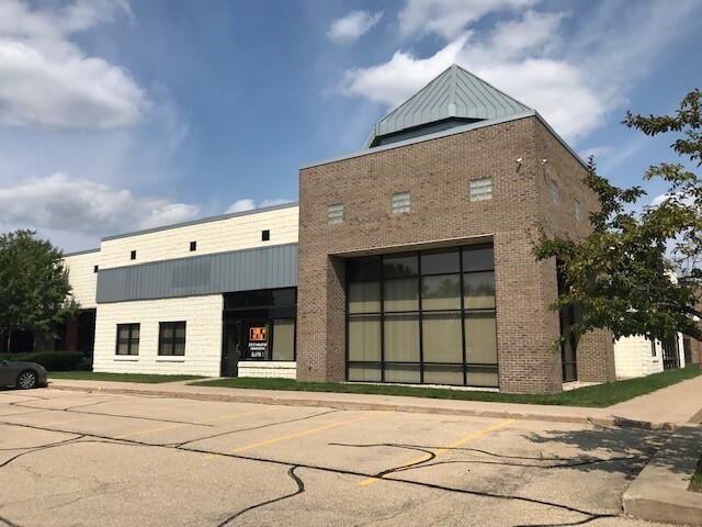 2500 N Lynndale Dr, Appleton, WI for sale Building Photo- Image 1 of 1