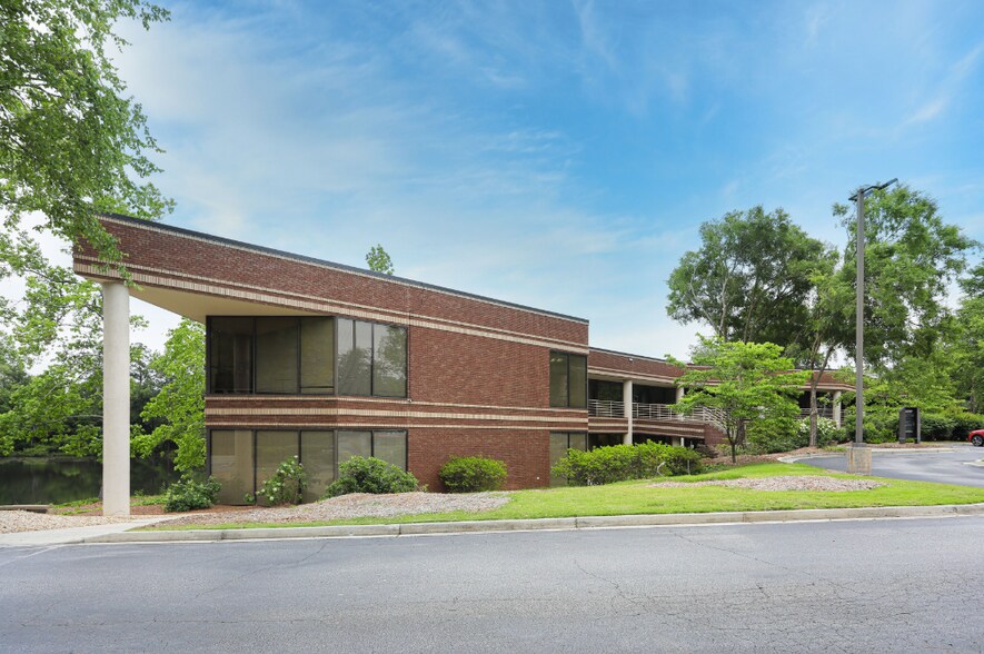 5880 Live Oak Pkwy, Norcross, GA à louer - Photo du bâtiment - Image 3 de 9