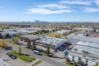 2827 18th St NE, Calgary, AB - Aerial map view