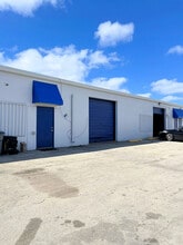 511-545 NE 32nd St, Oakland Park, FL for lease Building Photo- Image 1 of 2
