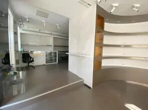 Commerce de détail dans Paris à louer Photo intérieure- Image 1 de 4