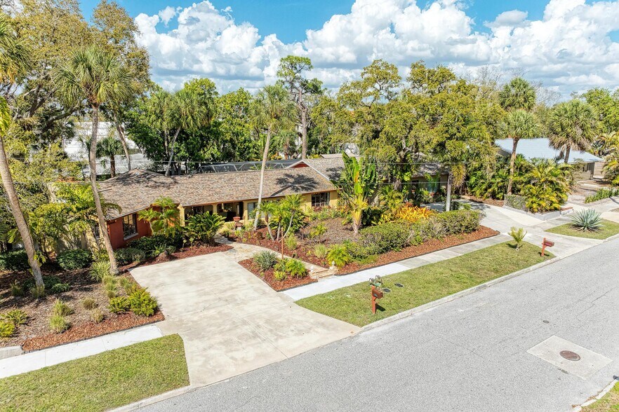 941 Virginia Dr, Sarasota, FL à vendre - Photo du bâtiment - Image 2 de 44