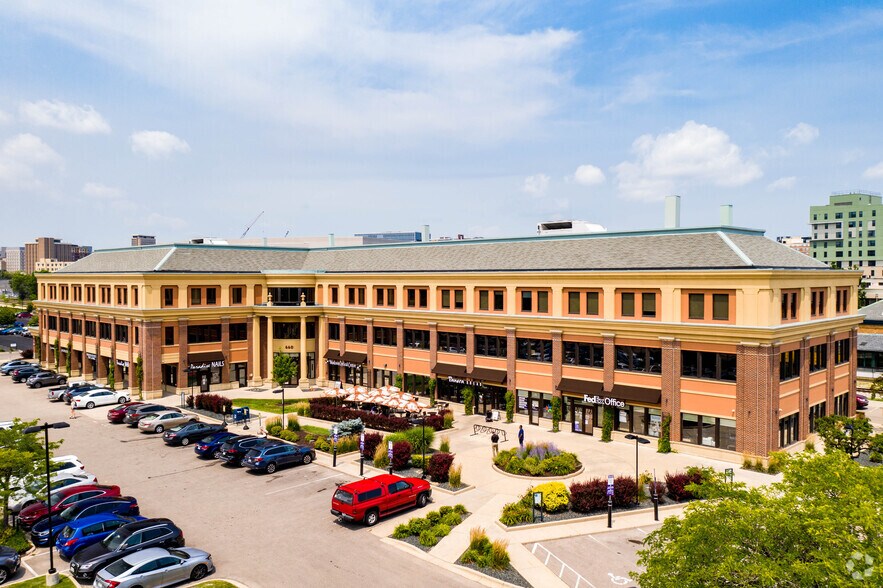 658-672 W Washington Ave, Madison, WI à louer - Photo du bâtiment - Image 3 de 8