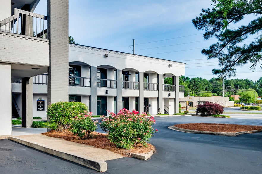 3020 Roswell Rd NE, Marietta, GA for lease - Building Photo - Image 3 of 18