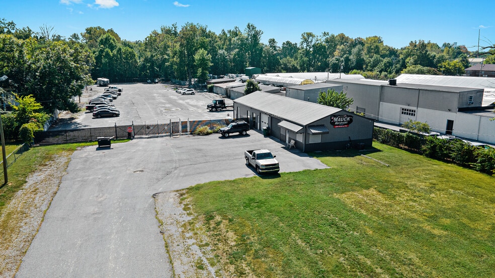 2112 Hamburg Pike, Jeffersonville, IN for sale - Building Photo - Image 3 of 17