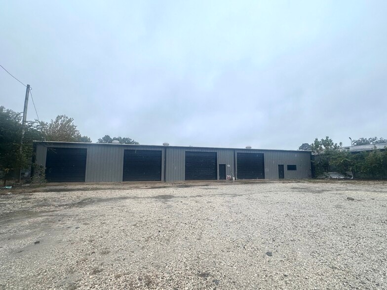217 Edison, Benton, AR for lease - Building Photo - Image 1 of 6