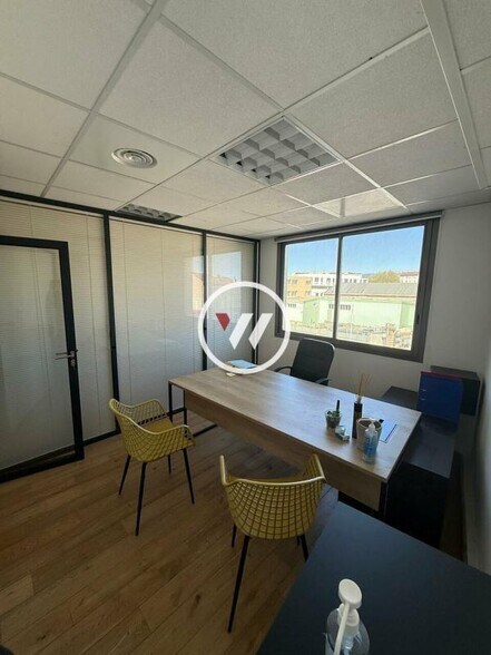 Office in Marseille for lease - Interior Photo - Image 3 of 4