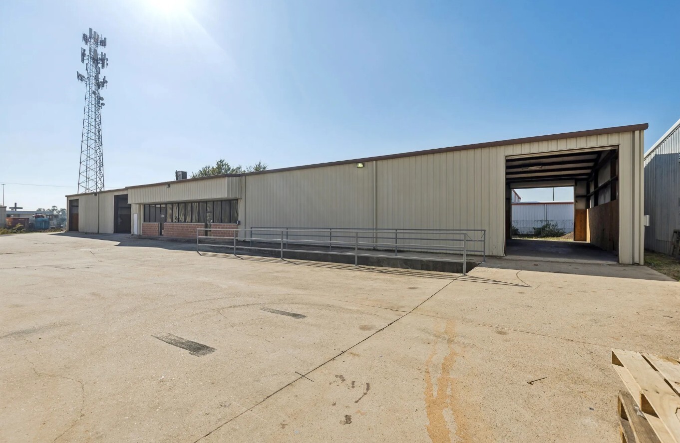 1508 S Frazier St, Conroe, TX for lease Building Photo- Image 1 of 4