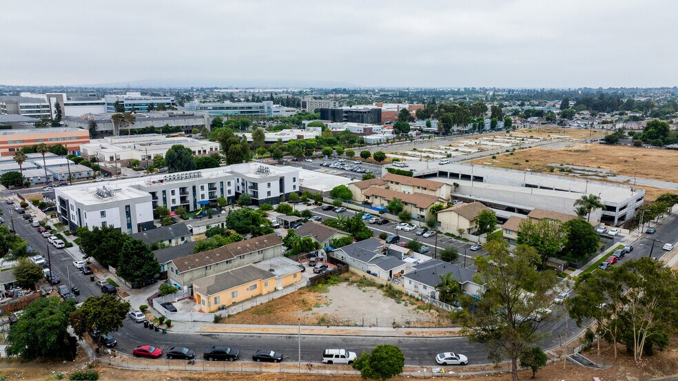 11709 Holmes Ave, Los Angeles, CA à vendre - Photo du bâtiment - Image 2 de 4