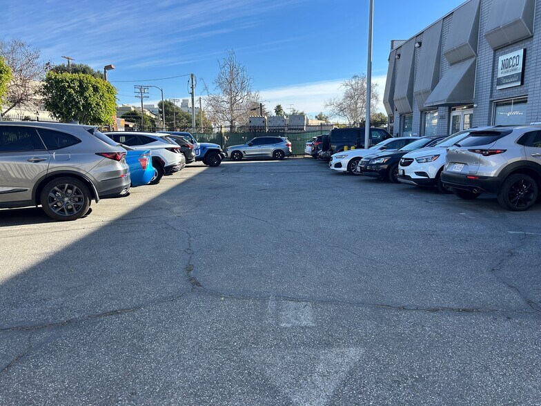 3865 Grand View Blvd, Los Angeles, CA à louer - Photo du bâtiment - Image 2 de 12