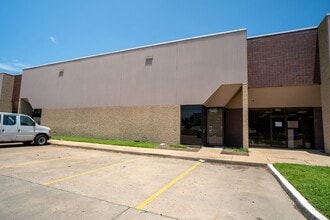 2020 Rutland Dr, Austin, TX à louer Photo du bâtiment- Image 2 de 3