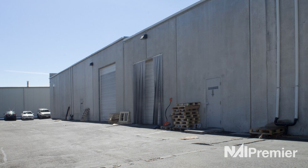 649 W 9400 S, Sandy, UT for lease - Building Photo - Image 2 of 13