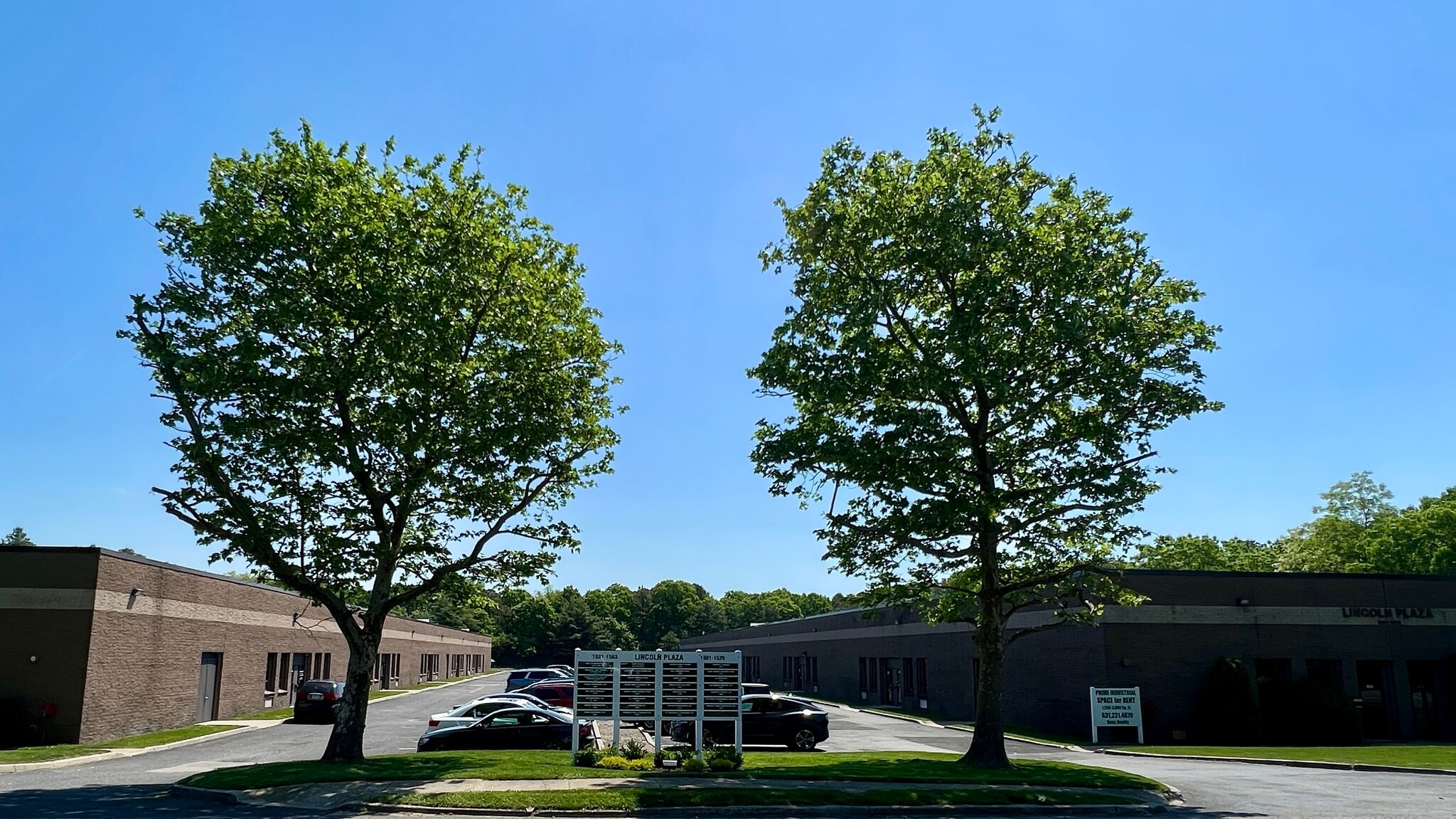 1515-1557 Lincoln Ave, Holbrook, NY for lease Primary Photo- Image 1 of 11