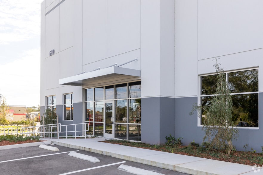 6210 Hoffner Ave, Orlando, FL for lease - Building Photo - Image 3 of 7