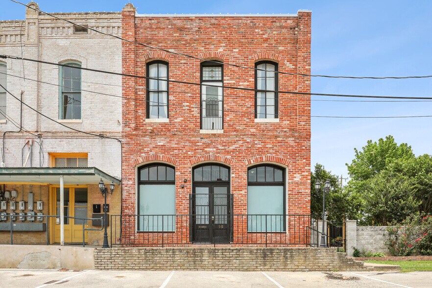 4 Depot st, Elgin, TX à vendre - Photo du bâtiment - Image 1 de 35